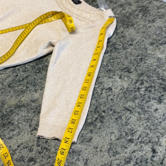 Top with gold threads excellent condition, size petite - Picture 10 of 11